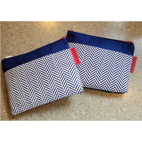 2 British Airways World Traveler Plus Travel Kits w/ Sleeping Eye Patch & Socks - Picture 2 of 4